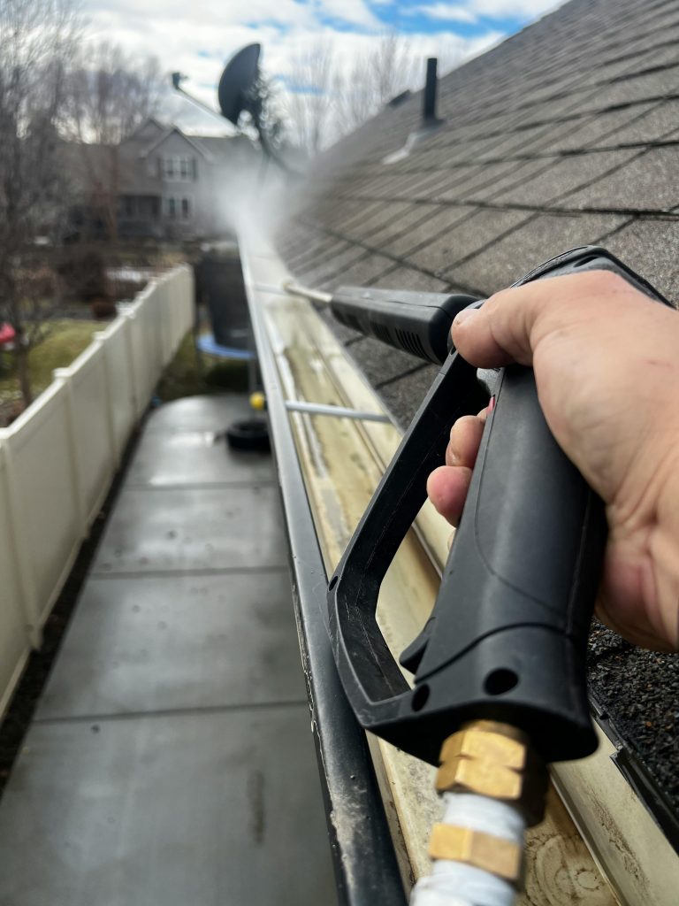 ROOF PRESSURE WASHER AND CLEANING MELBOURNE
